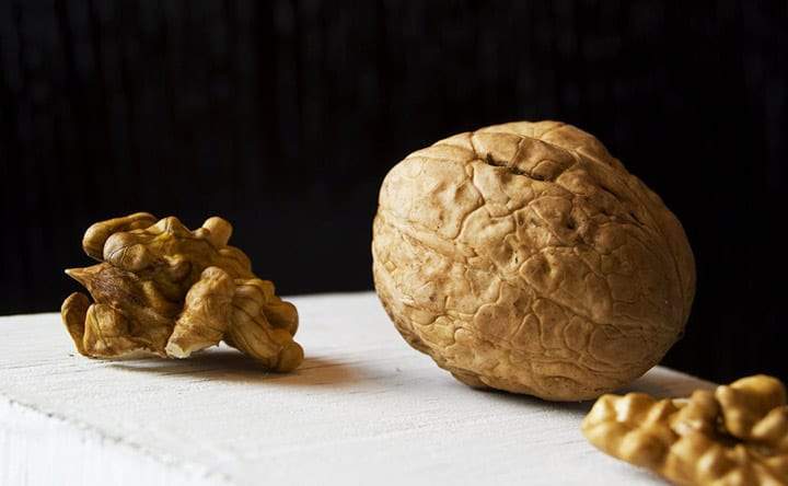 Noci e rucola, preziosi alimenti che abbassano il colesterolo