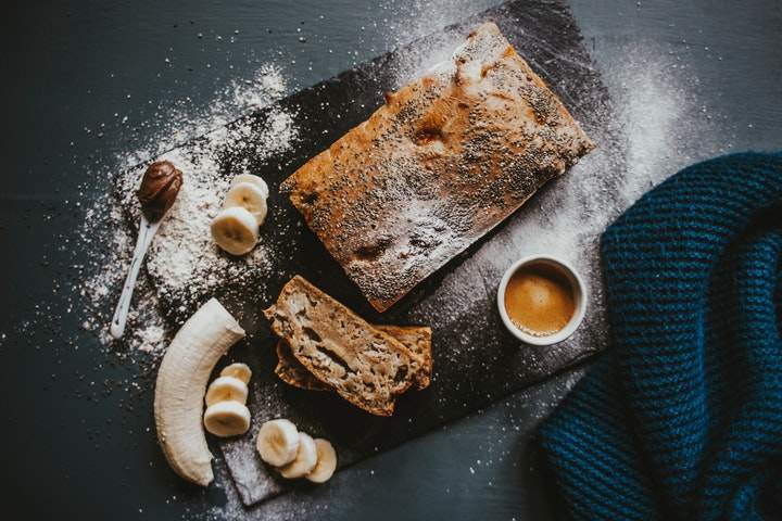 Colazione da campioni con il plumcake a basso contenuto di colesterolo